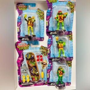 Full Set of Teenaged Mutant Ninja Turtles Micro Figures & Fingerboard Set